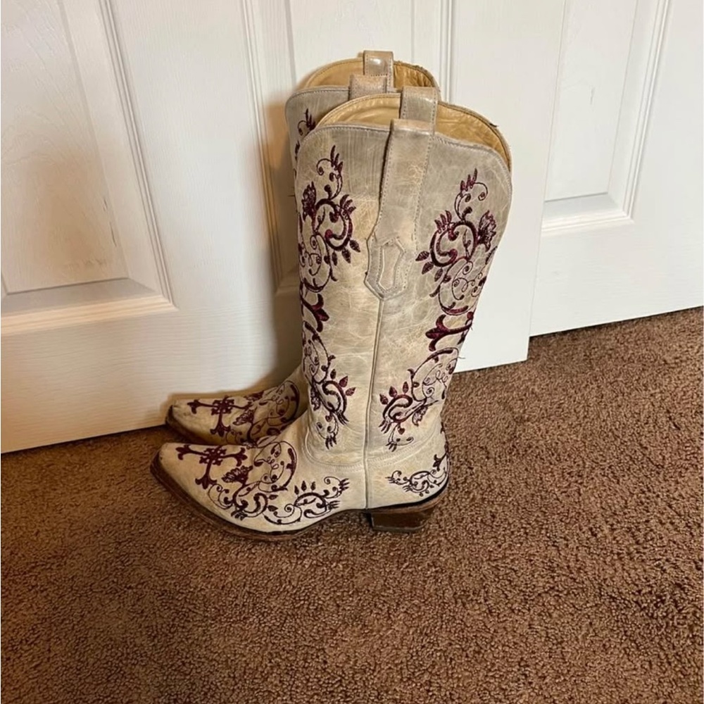 Women’s Corral Embroidered Western Boots - Cream and wine